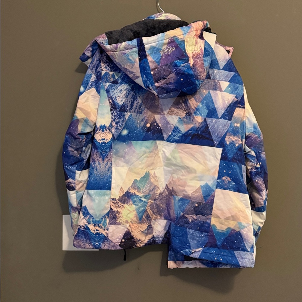 Colorful Geometric Patterned Jacket - Picture 3 of 3